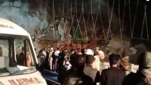 6 Workers Trapped After Under-Construction Tunnel Collapses In Kashmir!!
