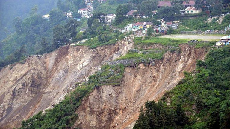 Nainital में तीन तरफ से दरक रहीं पहाड़ियां, एक्सपर्ट्स ने बजाई खतरे की घंटी