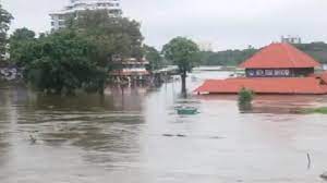 Kerala Rains: उफान पर नदियां, जलमग्न हुआ मंदिर… केरल में भारी बारिश ने मचाई तबाही, देखें वीडियो