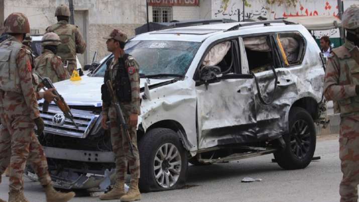 सैन्य काफिले पर आत्मघाती हमला, 21 सैनिक घायल