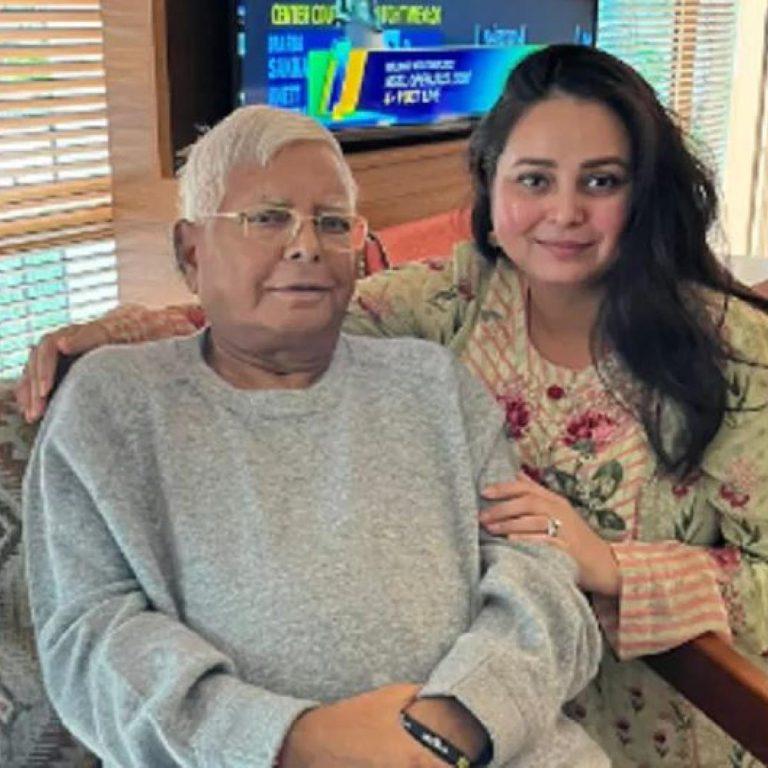Daughter Rohini to donate kidney to Lalu, RJD chief likely to visit Singapore in November last week