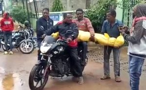 Dead body on a bike opens up Odisha-Andhra fissures